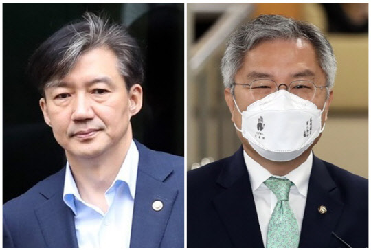 조국(왼쪽) 전 법무부 장관과 최강욱 더불어민주당 의원. <연합뉴스>